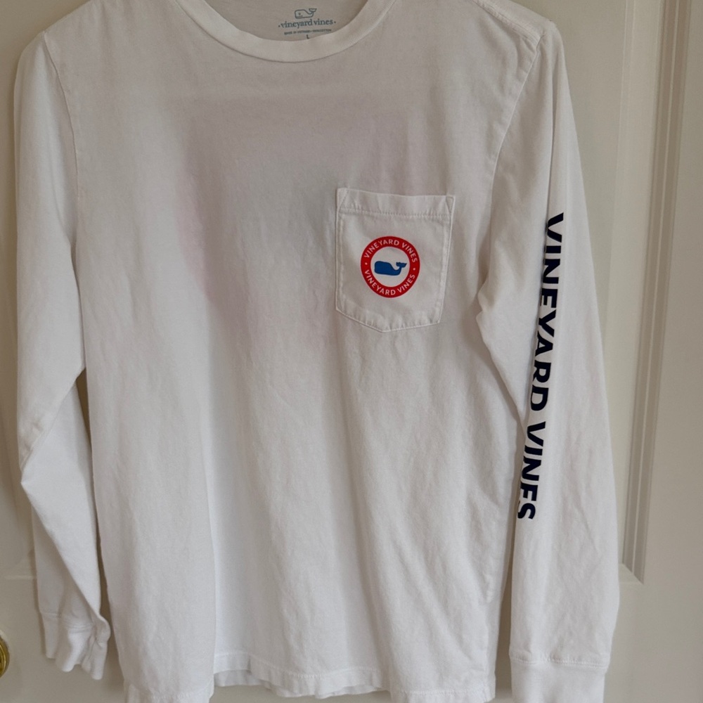 Vineyard Vines white long sleeve top size lg.
